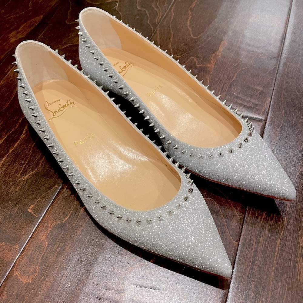 CHRISTIAN LOUBOUTIN: Anjalina Silver Glitter Spike Flats. Size 36.
